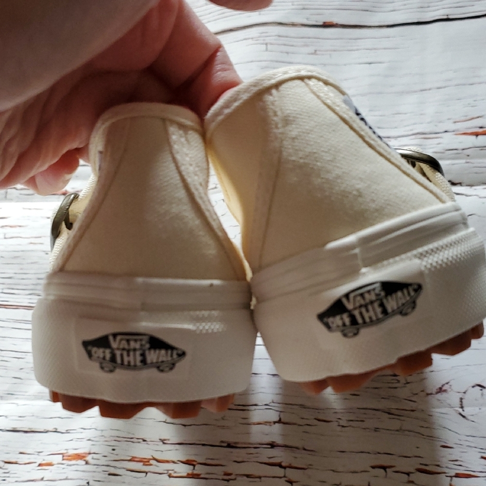 🆕️ Vans Women's Cream Mary Jane Buckle Sneakers - Picture 4 of 6